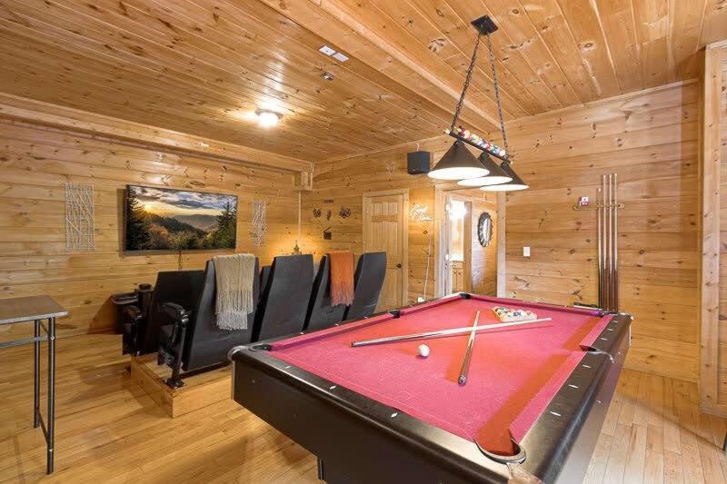 Movie Theater Hot Tub View Mountain Escape Villa Gatlinburg Eksteriør bilde