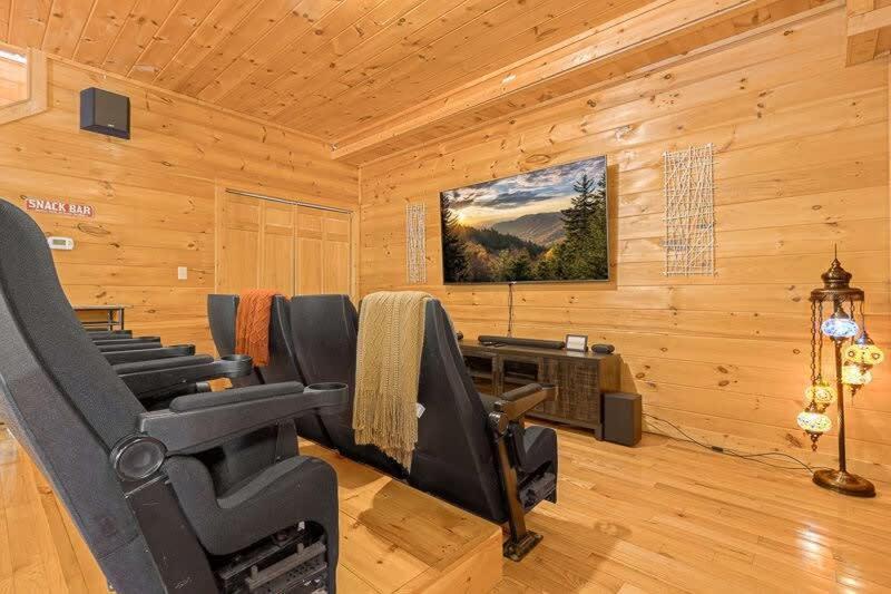 Movie Theater Hot Tub View Mountain Escape Villa Gatlinburg Eksteriør bilde