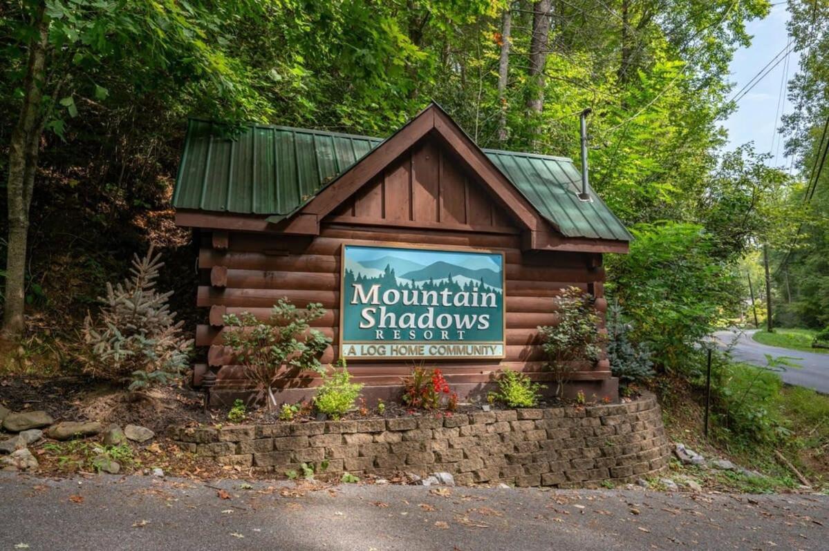 Movie Theater Hot Tub View Mountain Escape Villa Gatlinburg Eksteriør bilde